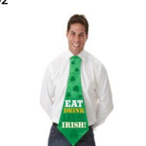 🍀 NWT -St. Patrick's Day Jumbo Tie  🍀